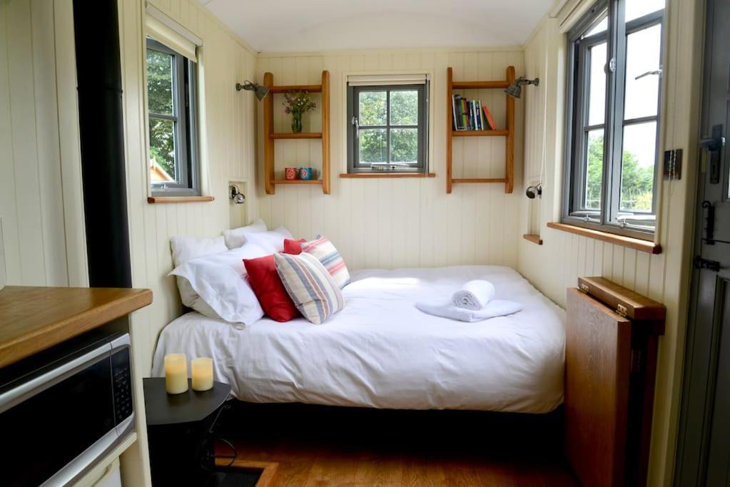 The Shepherd'S Hut @ Chichester Cottage Eksteriør billede