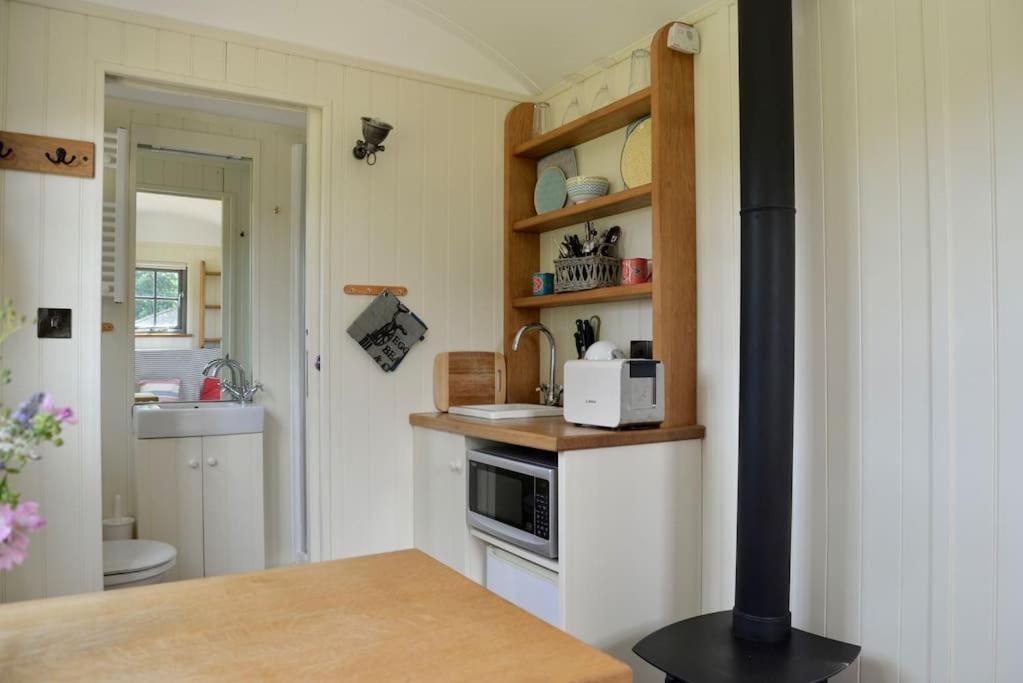 The Shepherd'S Hut @ Chichester Cottage Eksteriør billede